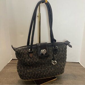 BRIGHTON BLACK & TAN STRAW RAFIA DBL HANDLE BAG w/TOP ZIP & SNAP HEART TAB. Used